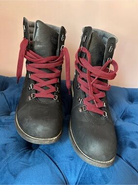 Women’s Insulated Kodiak Black and Red Lace-Up Boots - Water Resistant
